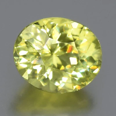 💎 Granate Grosular Verde Neón Natural Ovalado 0.90ct IF - Gema de Madagascar Foto 1 de 4