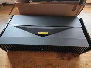 Sony 4k ultra short throw laser projector used - Picture 1 of 4