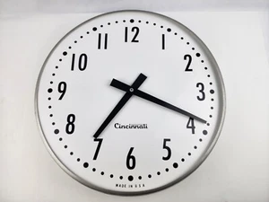 Vintage Cincinnati 18.5" white Clock dial, Rim & movement for Parts / repair - Picture 1 of 13