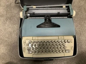 VTG SMITH CORONA CORONET SUPER 6se BLUE PORTABLE ELECTRIC TYPEWRITER +HARD CASE - Picture 1 of 8