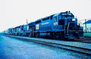 ORIGINAL KODACHROME SLIDE PENN CENTRAL GP-40 #3075 NORTHEAST, PA AUGUST 6, 1972 - Picture 1 of 1