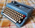 Machine à écrire portable bleue années 1960 Brother Industries Wizard TRU-TAB