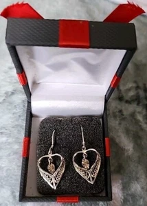 Stunning Dangle .925 Silver Heart Design Pierced Earrings - Picture 1 of 7