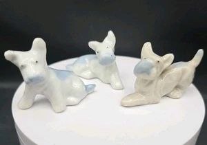 Scottie Scotty Perro Porcelana Azul Blanco Estatuilla Sentado Cachorro Laico Japón Lote 3 - Imagen 1 de 6