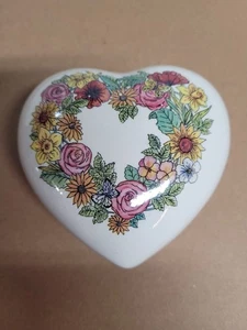 Pretty Heart Shaped Ceramic Potpourri Diffuser with Floral Design Top Notch USA - Picture 1 of 11