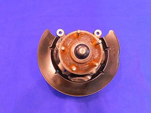 05 06 07 08 09 Ford Mustang LH lado izquierdo husillo 5 lengüetas BONITO USADO - Imagen 1 de 6