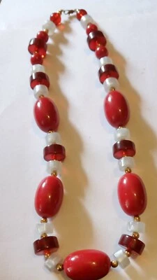 Colares femininos Monet multicoloridos marcados com miçangas 22 polegadas de comprimento vintage - Imagem 1 de 4