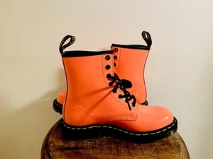 Dr. Martens Doc’s 30713 Schnürstiefel Lackleder koralle neu ohne Karton Gr. 8 - Bild 1 von 5