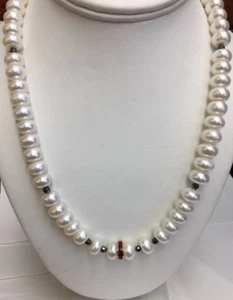 18k Yellow Gold And Ruby Center. 10mm Button Shape Freshwater Pearls. - Picture 1 of 12