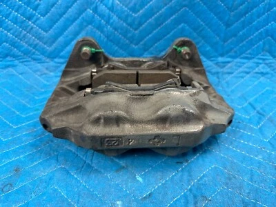 Pinza de freno delantera Toyota Land Cruiser LX470 con pastillas LH 141 k 2003-2007 OEM Foto 1 de 4