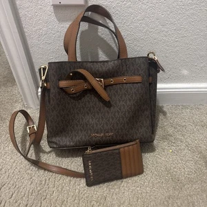 Michael Kors Crossbody With Wallet - Picture 1 of 13