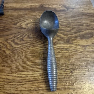 Vintage Aluminum  Ice Cream Scoop, Ribbed for your pleasure Handle,  Taiwan - Picture 1 of 3