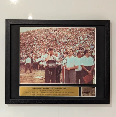 Yuri Gagarin • 1er hombre en el espacio • Fotografía única y negativo El cosmonauta Foto 1 de 4