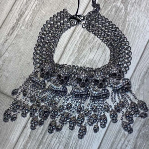 Skull necklace - Halloween costume jewelry - Halloween jewelry - NEW in BOX - Picture 1 of 5