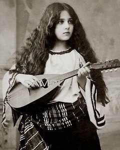 1920s Gypsy Girl with Mandolin Vintage Retro Classic Picture Photo 5x7 - Picture 1 of 1