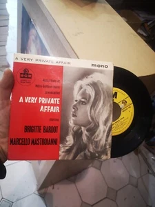 45t Ep Étranger Brigitte Bardot - Bild 1 von 2