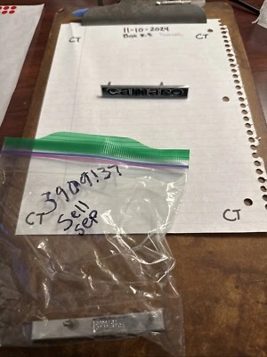 Chevrolet Camaro 1967 panel de cabezal maletero emblema 3912192 GM SS NUEVO caja abierta Foto 1 de 3