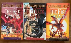 The Red Wyvern, Black Raven,Fire Dragon, 3 Katharine Kerr Deverry/Westlands/Mage - Foto 1 di 1