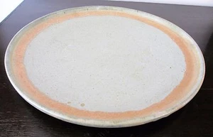 Plato de servir redondo grande beige pesado grande de gres marrón claro 12" de diamante - Imagen 1 de 11