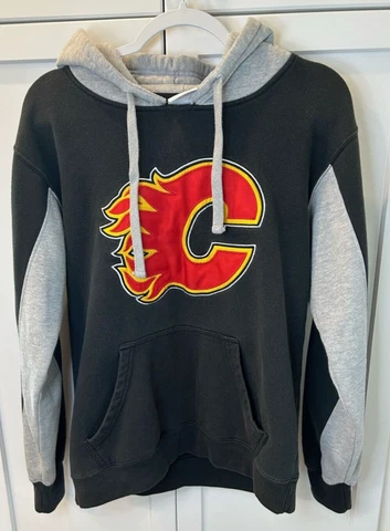 NHL Calgary Flames Hockey 2 Tone Hoodie Men's Size Small Pouch Pocket GUC Cover