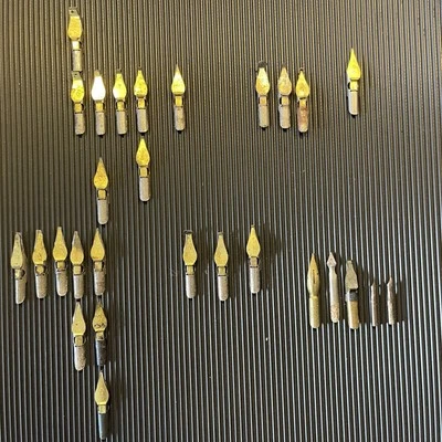 Lote de 23 puntas de caligrafía vintage Speedball plumillas HUNT Mfg + 5 puntas diversas Foto 1 de 4