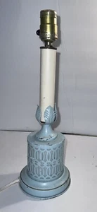 Vintage Toleware Metall Tischlampe Tole Rotkehlchen Ei blau & weiß ohne Schirm 14,25" - Bild 1 von 5