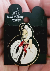 101 Dalmatians CRUELLA Disney Collectible Pinback with packaging - Picture 1 of 2
