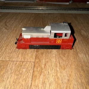 TYCO Santa Fe Diesel Locomotive Yard Switcher ATSF 241 RUNS HO scale - Picture 1 of 6