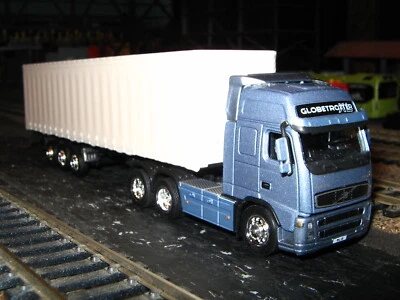 Motorart 沃尔沃 FH12 拖拉机带窗帘拖车 1/87 HO 压铸完好 — 第 1/2 张图片