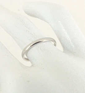 18ct Gold Ring Band White Plain Wedding 2mm 1.8g Hallmarked Size M 1/2 gift box - Picture 1 of 8