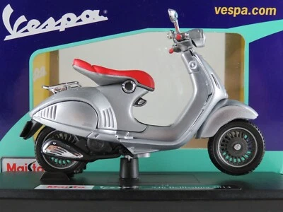 Maisto 16885 Vespa 946 Bellissima (2014) in silbermetallic 1:18 NEU/OVP - Bild 1 von 4