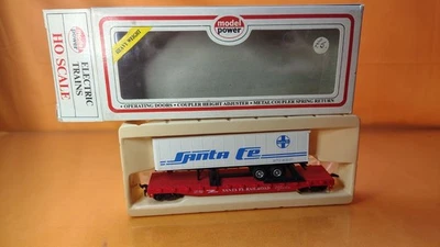 Model Power HO Gauge 8303 Santa Fe Flat Car with Union Santa Fe Trailer - Boxed - Image 1 of 4