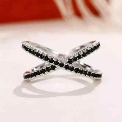 Anillo de compromiso para mujer enchapado en oro blanco de 14 k de diamantes de corte redondo de 2,5 quilates Foto 1 de 4