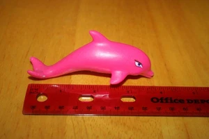 Barbie rosa Weichplastik Delfin (einige Glitzer noch drauf) - gebraucht - Bild 1 von 4