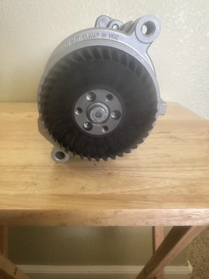 Coches y camionetas Dodge y Plym 1980-1986. 225 CI. Sin aire acondicionado, 5,2 y 5,9 V8. 32-209 Foto 1 de 4