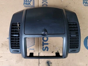 NISSAN NOTE MK1 E11 TABLERO RADIO EMBELLECEDOR ENVOLVENTE COMPARTIMENTO DE ALMACENAMIENTO VENTILACIONES DE AIRE - Imagen 1 de 5