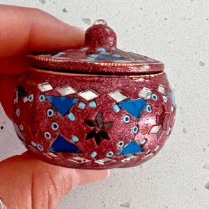 Pequeño anillo mosaico tarro joyero caja rojo azul vidrio boho hippie decoración del hogar - Imagen 1 de 4