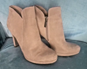 TAMARIS TAUPE BROWN REAL SUEDE SLIM HEEL ZIP ANKLE BOOTS UK 5 EU 38 EXCELLENT - Picture 1 of 9