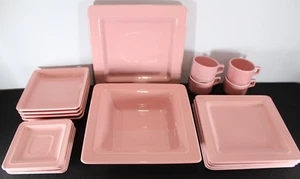 Pier 1 Imports 4er Set Eckig Pastell Rosa Speiseteller Becher Salatschüsseln Tabletts - Bild 1 von 22