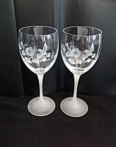 2 X Vintage Avon Lead Crystal HUMMINGBIRD Large Wine Glasses 21cm tall - Picture 1 of 4