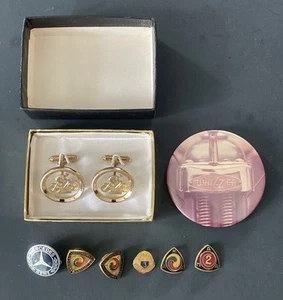 VINTAGE SCHWINN BICYCLE 1970'S CUFF LINKS DEALER PROMO WHIZZER AMA MERCEDES PIN - Picture 1 of 11