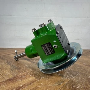 John Deere OEM AUC11176 Conjunto de transmisión de engranajes cónicos 44" accesorio para soplador de nieve - Imagen 1 de 11