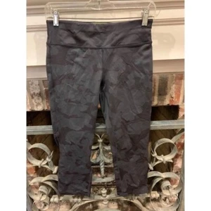 Calvin Klein quick dry performance black camo Capri leggings, wmns medium (P) - Picture 1 of 5
