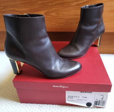 Usado en Excelente Condición Ferragamo Tinetta Mujer Marrón Cuero de becerro Botines 3" Tacón, 8.5 Italia Foto 1 de 4