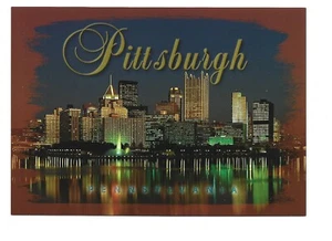 VISTA DEL CENTRO DE PITTSBURGH, PA AL ATARDECER, MOSTRANDO LA FUENTE, EL PUNTO Y EL HORIZONTE - Imagen 1 de 2