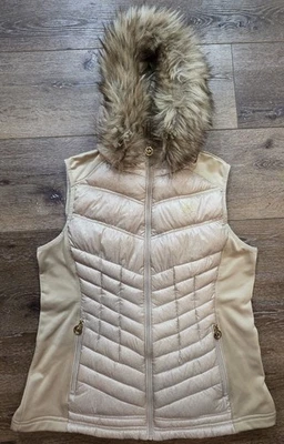 Chaleco acolchado dorado MICHAEL KHORS con capucha extraíble de piel sintética para mujer talla grande usado en excelente estado Foto 1 de 4