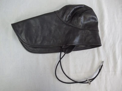 Sombrero negro de cuero Burberry Fisherman para mujer talla mediana y grande Foto 1 de 4