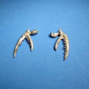 GW Warhammer Chaos Keeper of Secrets Claw Arm Bits x2 OOP Metal d00 - Picture 1 of 1