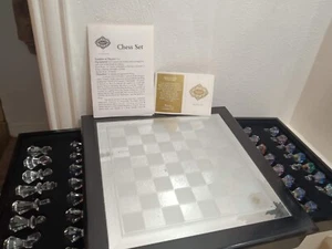 Juego de ajedrez de cristal Shannon By Godinger estuche de almacenamiento de madera facetado a mano incluido - Imagen 1 de 19