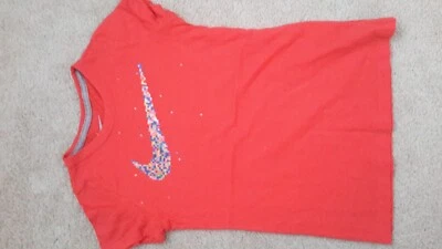 Nike Girl's Size MActive Casual Short Sleeve  T-Shirt Red Sequins Logo Pre-owned - Image 1 of 4